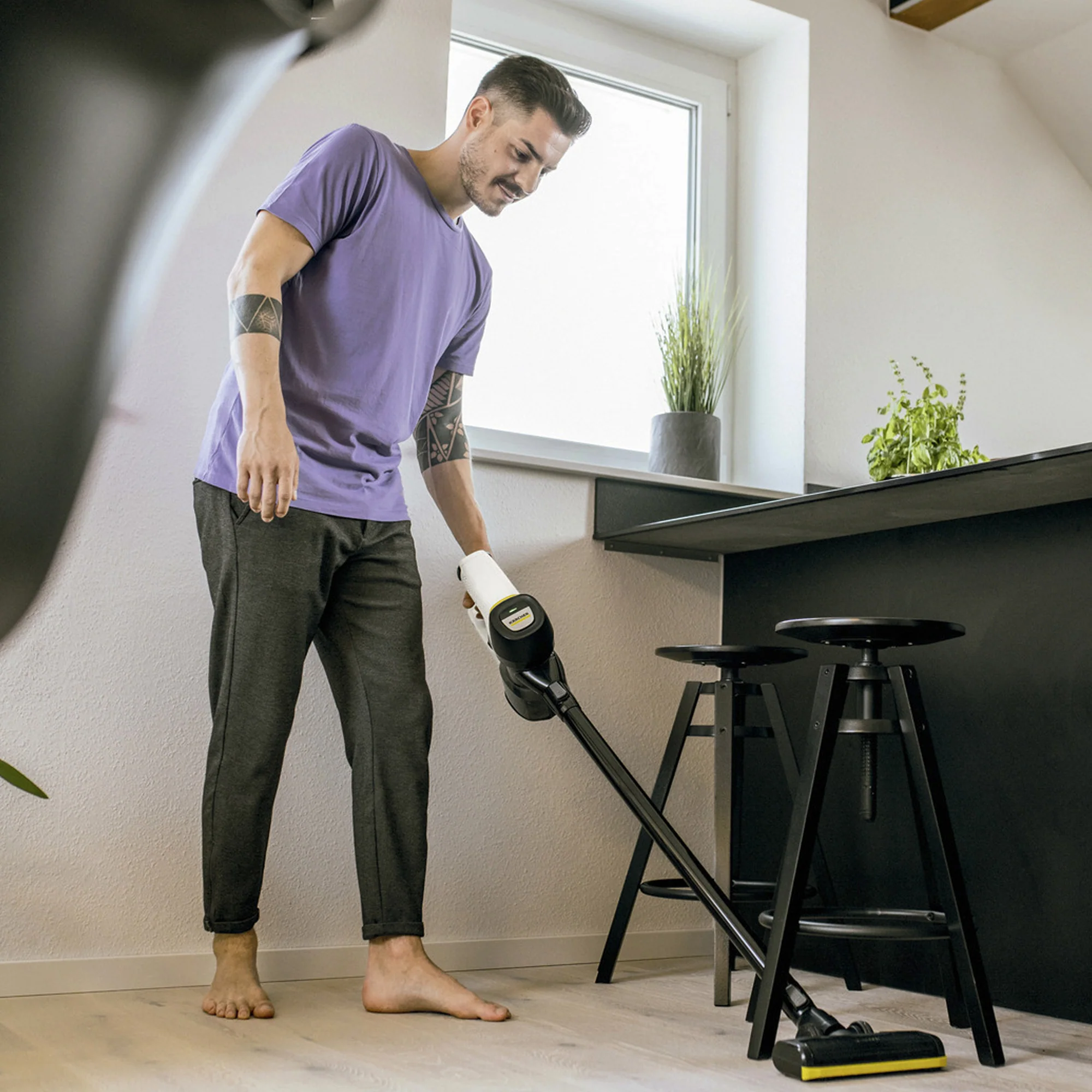 Karcher VC 4 Cordless Vacuum Cleaner - Image 3