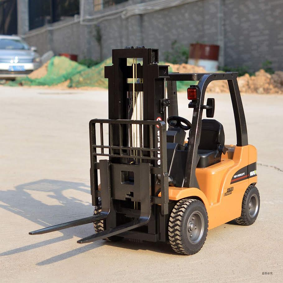 RC Forklift with Moveable lift - Image 6
