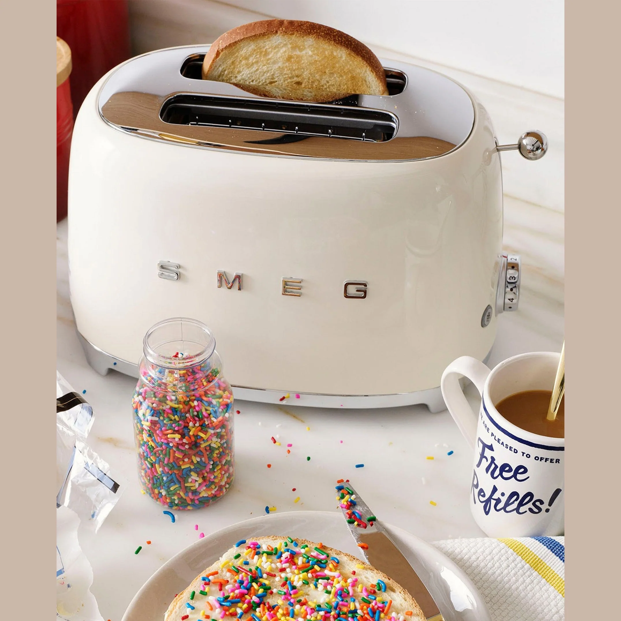 Smeg Retro 2 Slice Toaster - Cream - Image 4