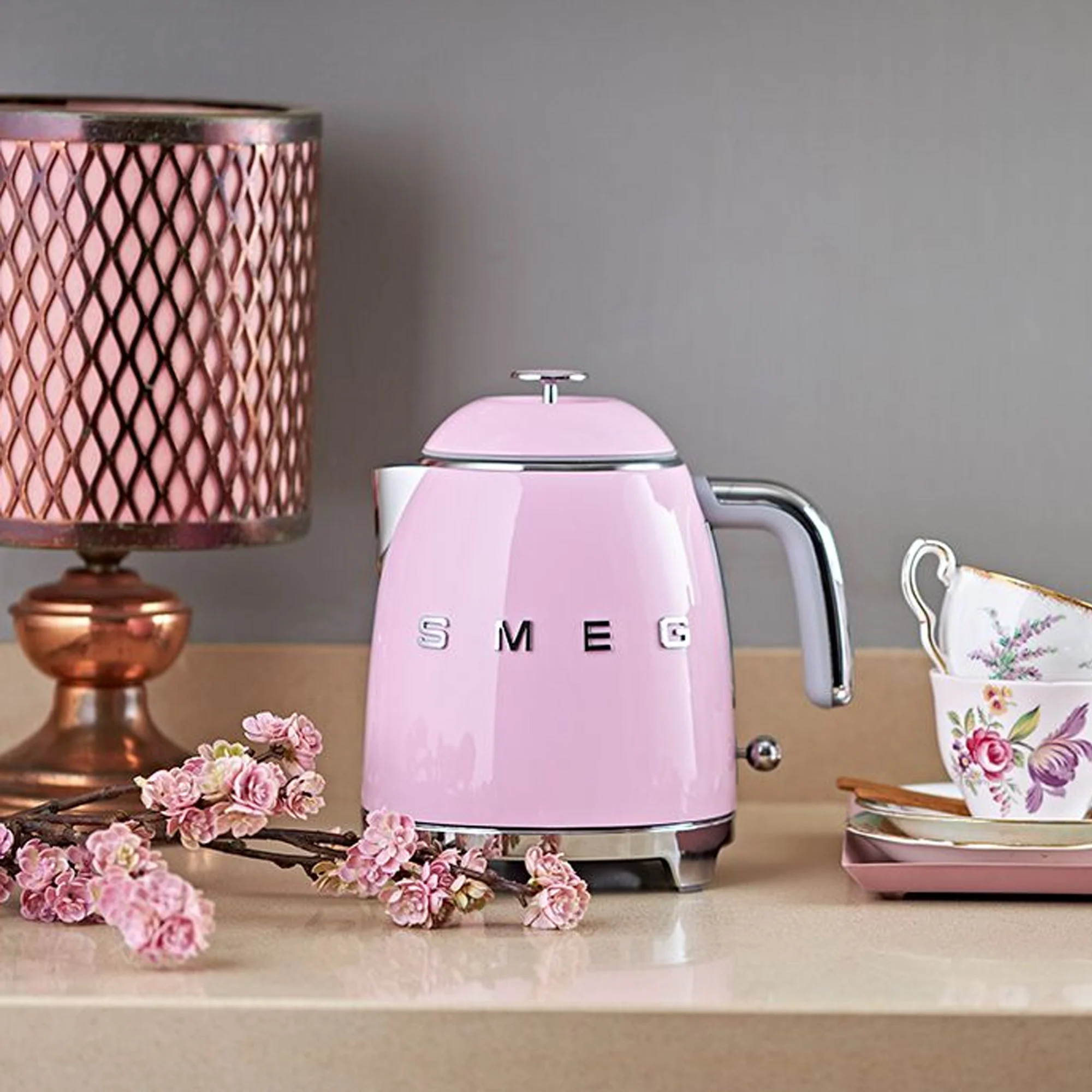 Smeg 50's Style Retro Mini Kettle Pink - Image 4