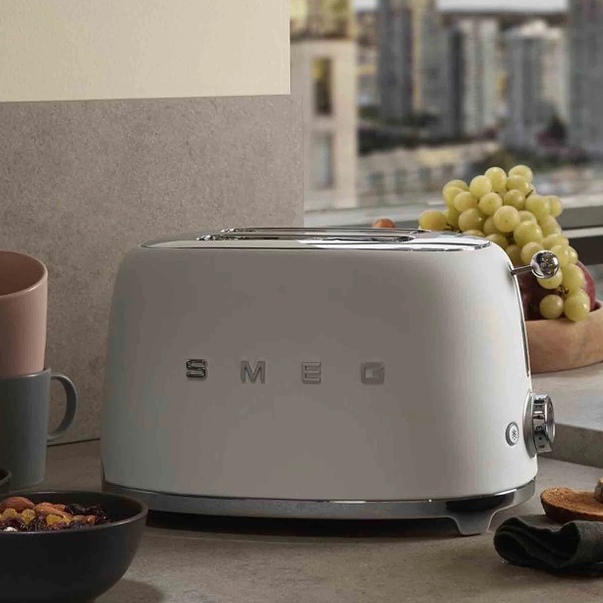 Smeg Retro 2 Slice Toaster - Matte White - Image 3