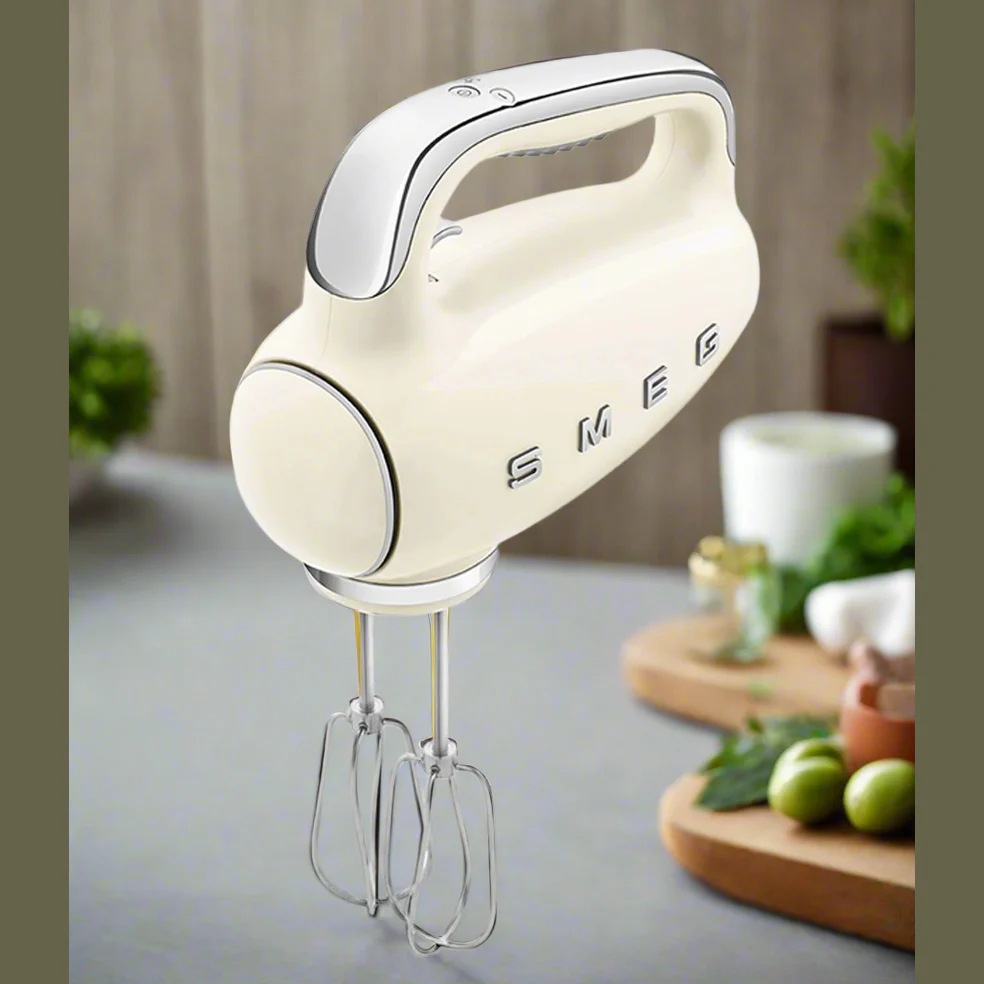 Smeg Retro 50's Style Hand Mixer 250W - Cream - Image 3