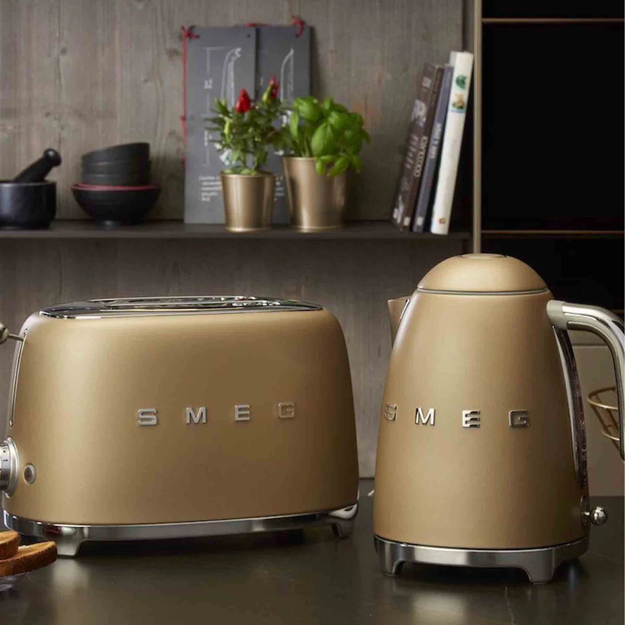 Smeg Kettle & Toaster Retro Matte Combo - Matte Champagne - Image 2